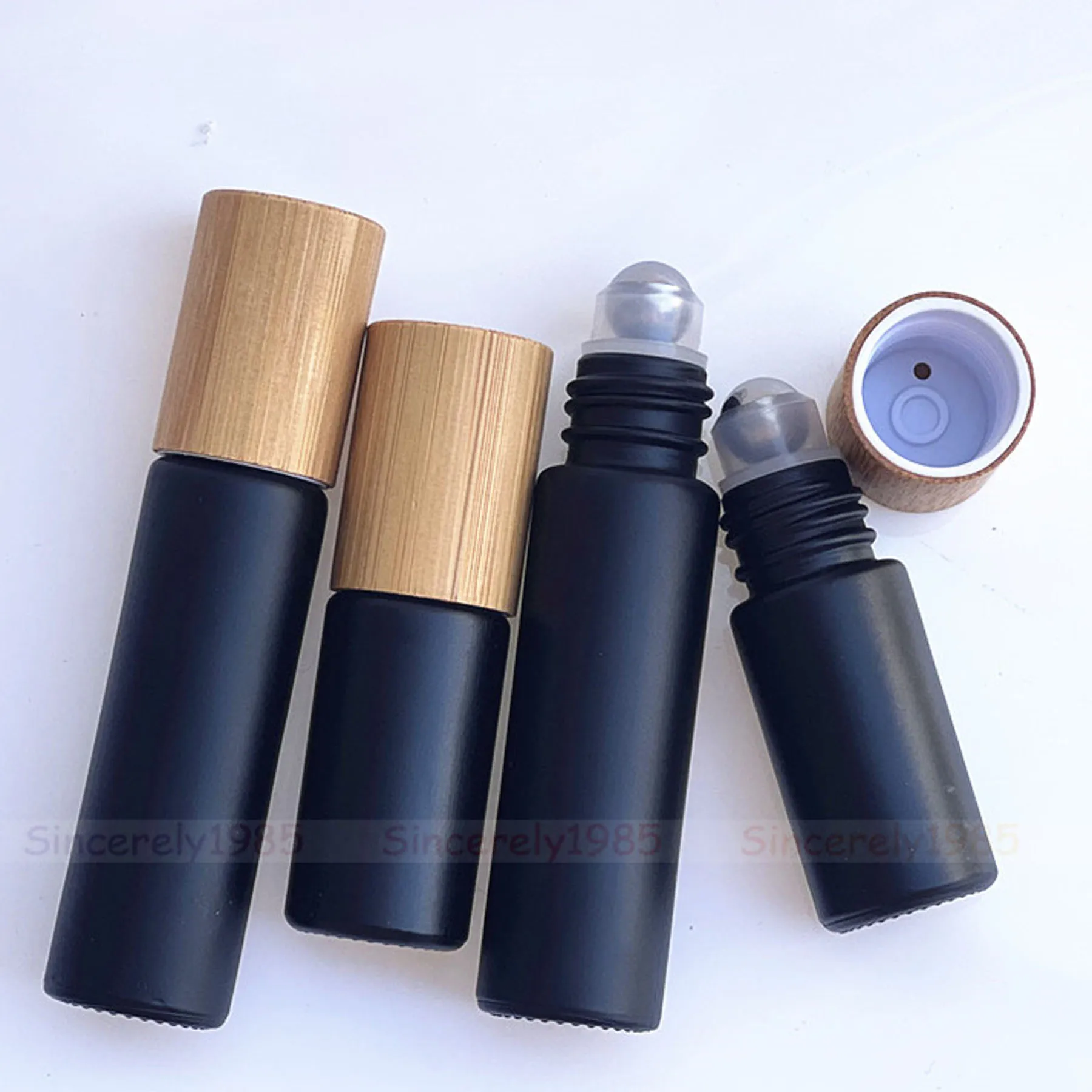 

100 шт. Бутылки Mate черного цвета/10 мл с бамбуковыми крышками.