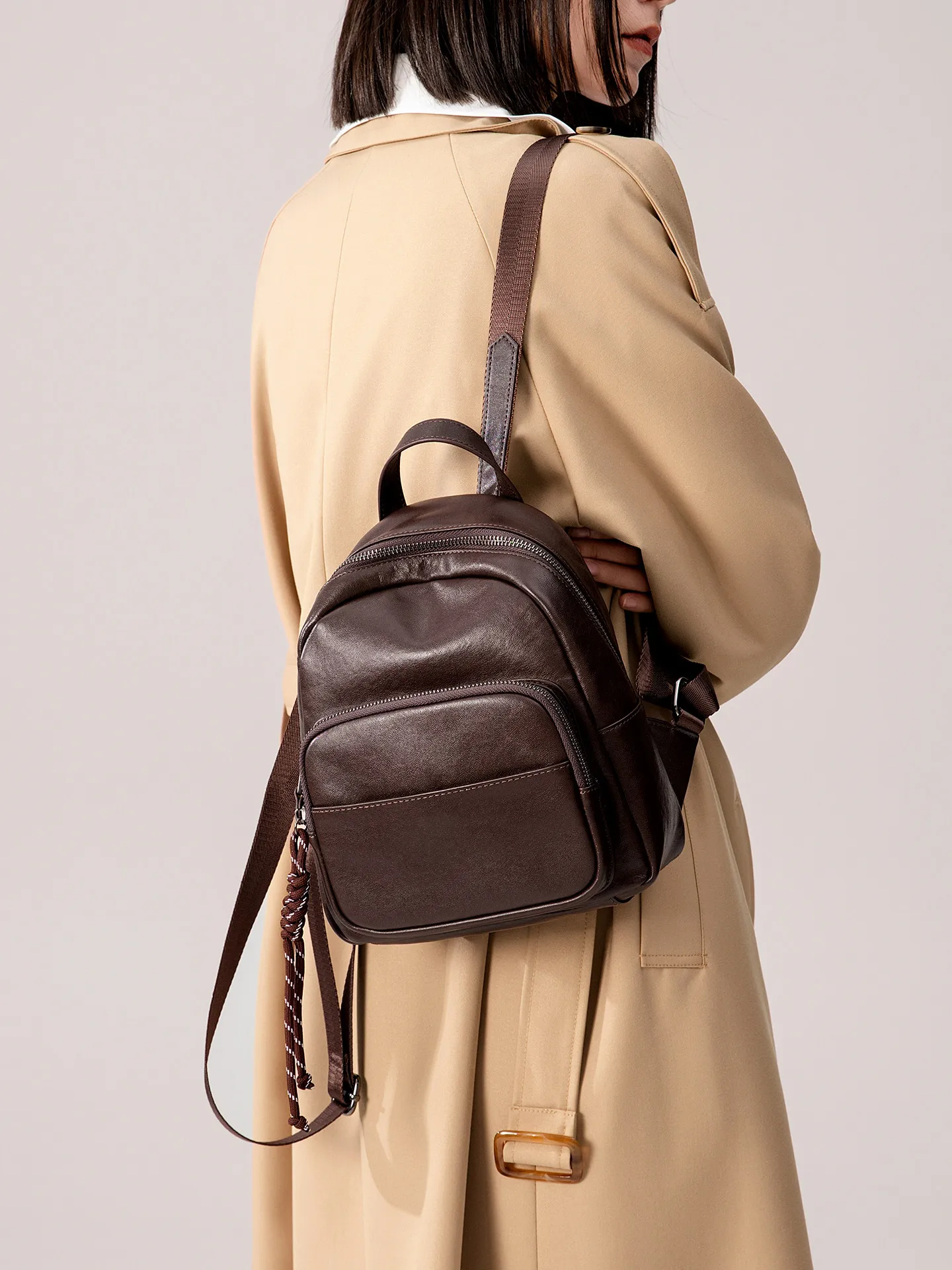 

Vegetable Tanning Leather Backpack Women's 2026 New Women's Backpack Lightweight Genuine Leather Commuter Small Bookbag