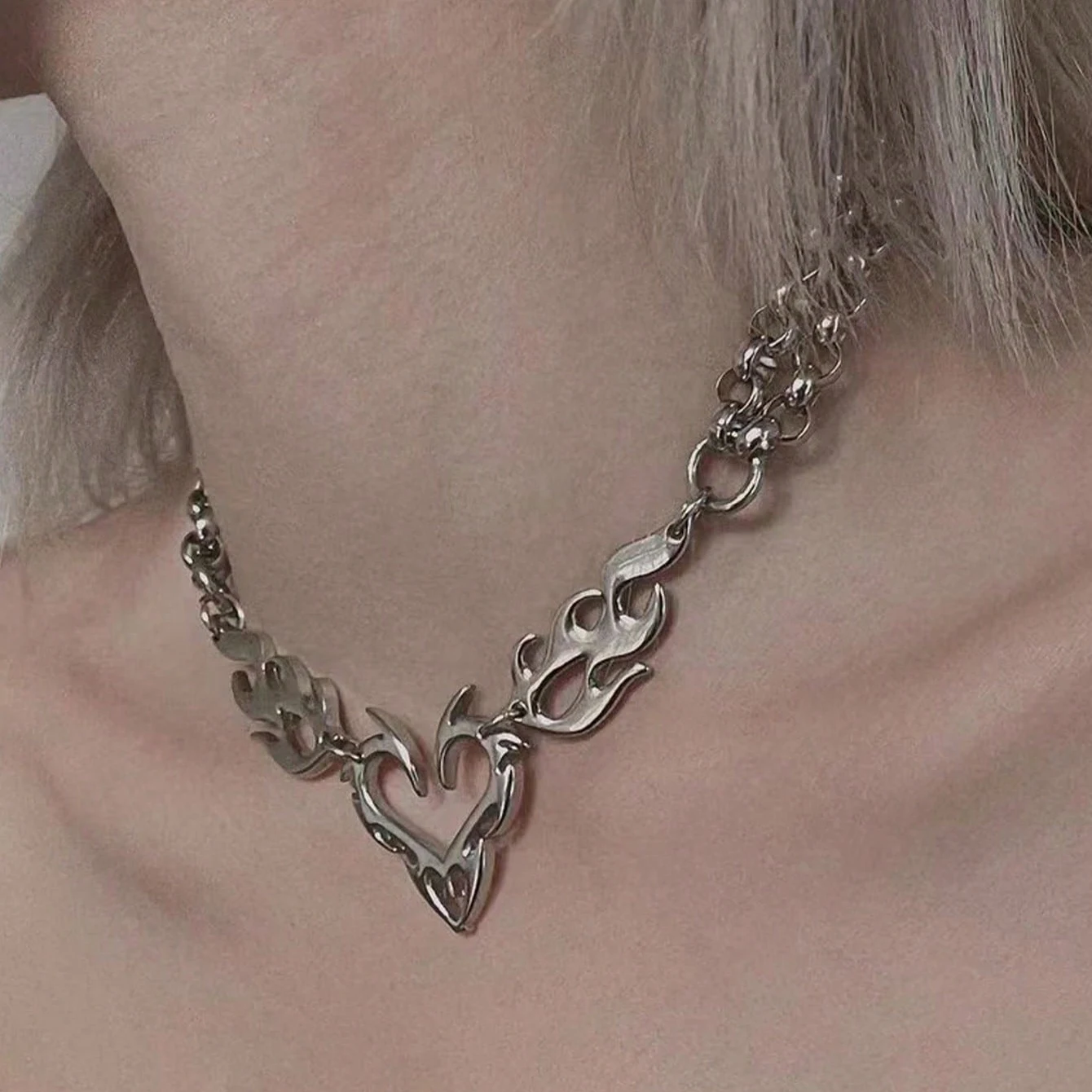 Y2K Punk Silber Hohle Flamme Herz Anhänger Damen Hip Hop Party Schmuck Geschenk – Detail 2