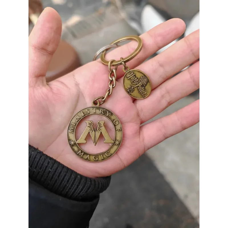 MINISO-Porte-clés de film magique co-marqué, Anime Hagrid Cake Chocolate Frog Mirror of Erised, Pendentif Fan Collection, Cadeau d'anniversaire