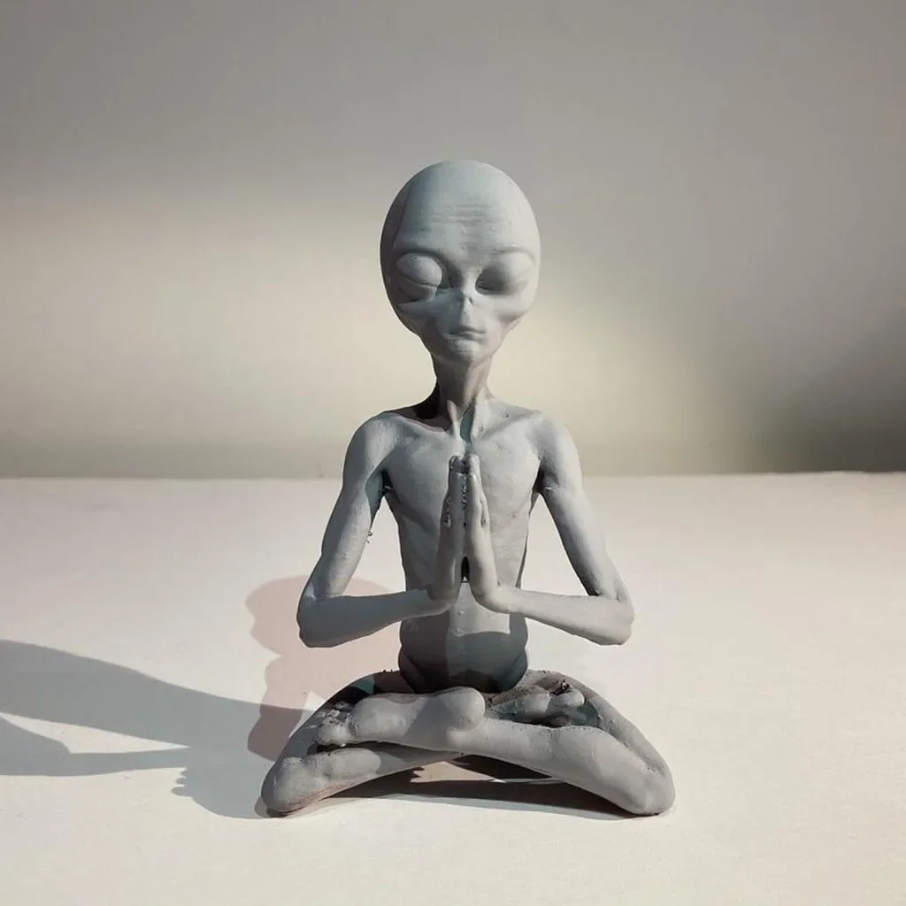 Mysterious Meditating UFO Extraterrestrial Alien Sculpture Ornament Figurine Statue Desktop Art Wood Guest Console Table Decor