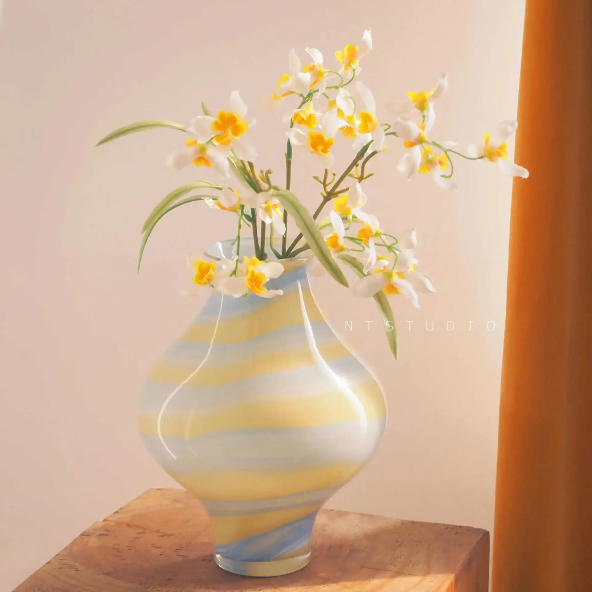 Medieval brown glazed vase American compound designer good-looking glazed vase