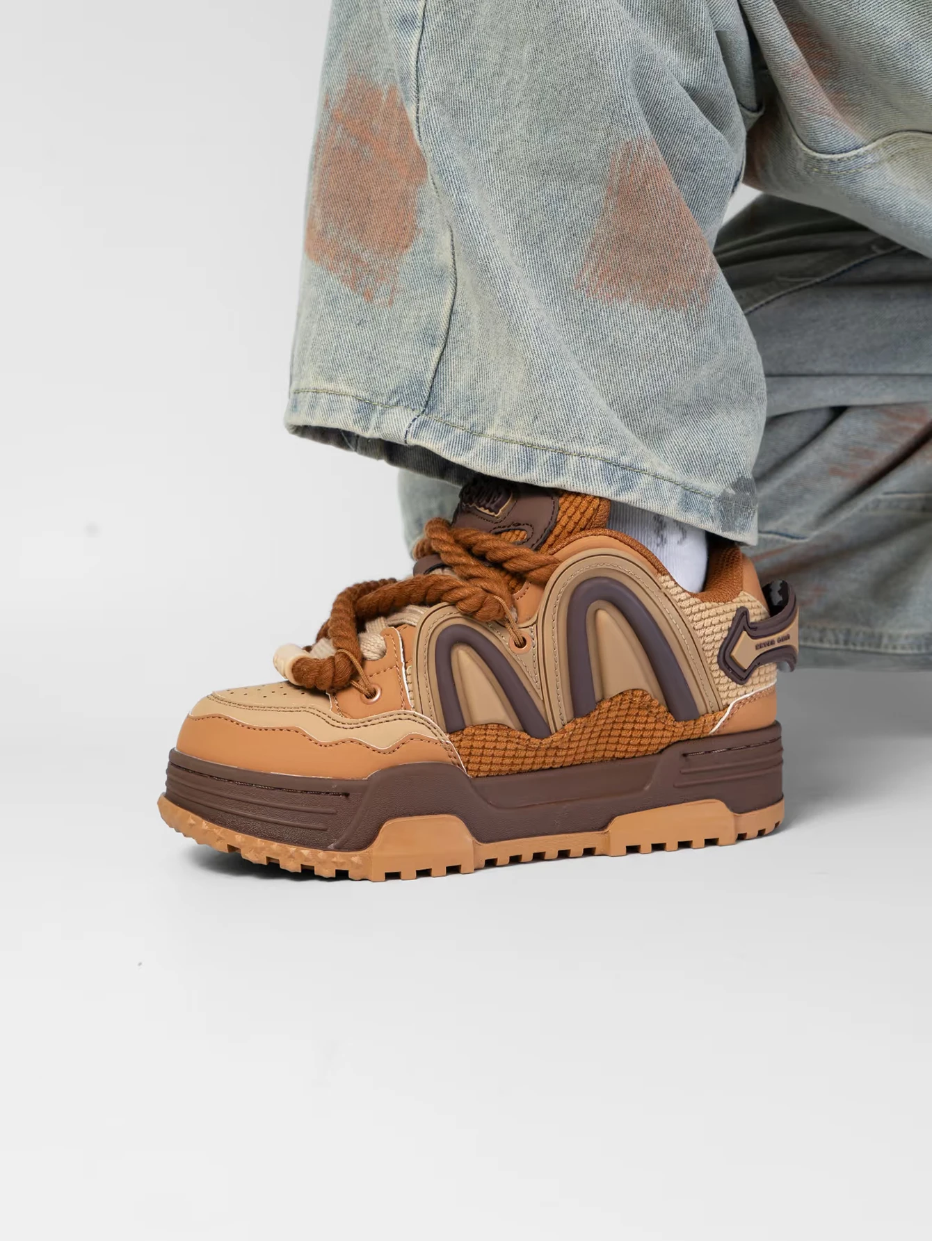 Q-AND Skateboarding Shoes Unisex Caramel Brown Chunky Sneakers Retro Waffle Decoration Height-Boosting Platform Everyday Shoes