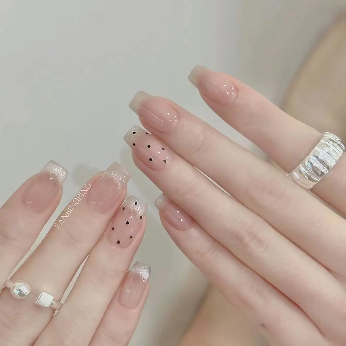 Pale Nude Pink Short Coffin Fake Nails 10PCS DIY Nails No Rhinestone Decorated Press On Nails dla kobiet na każdą okazję