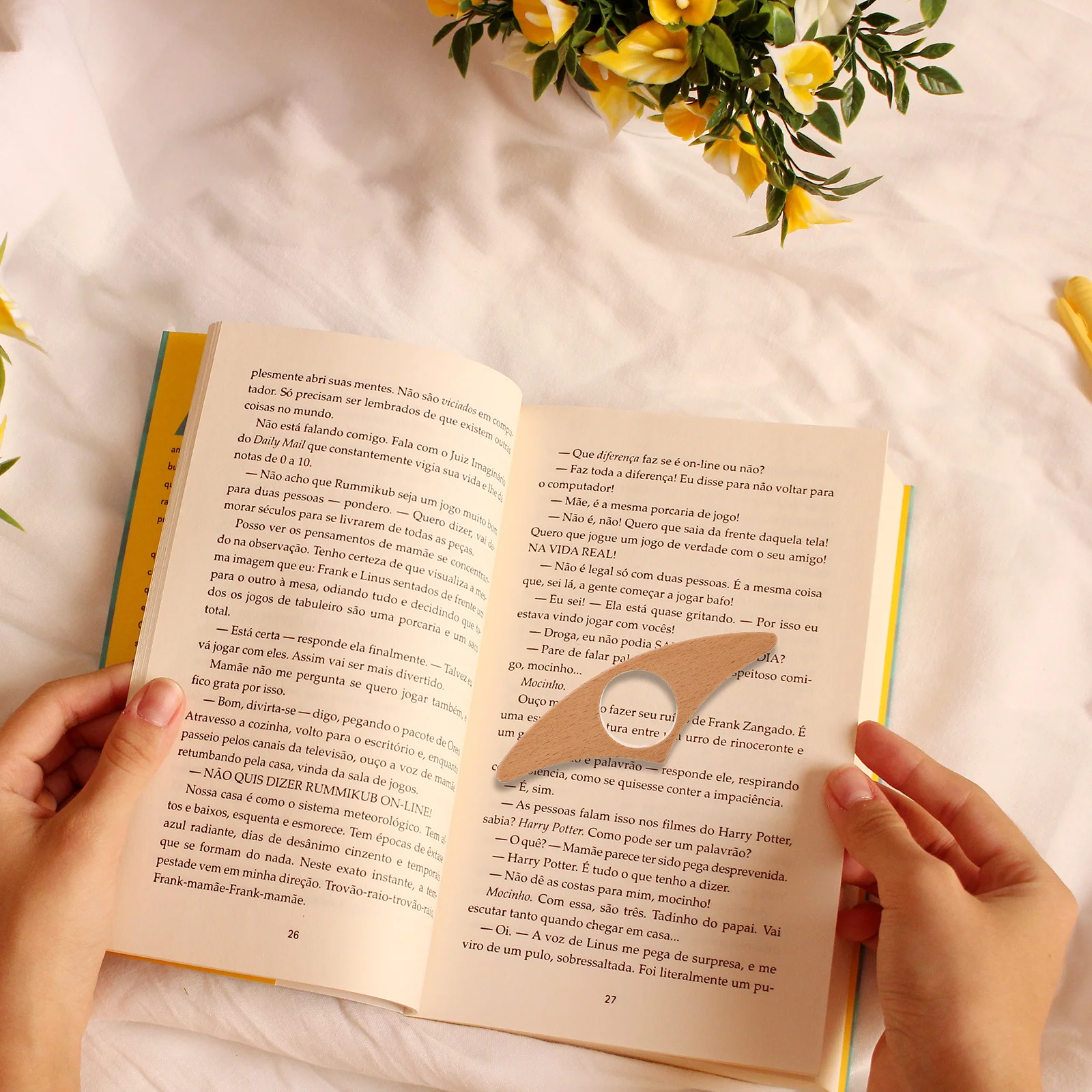 

Wooden Thumb Book Page Holder Solid Wood Ring Reading Aid Page Clamp Accessories for Book Lovers Teachers Readers