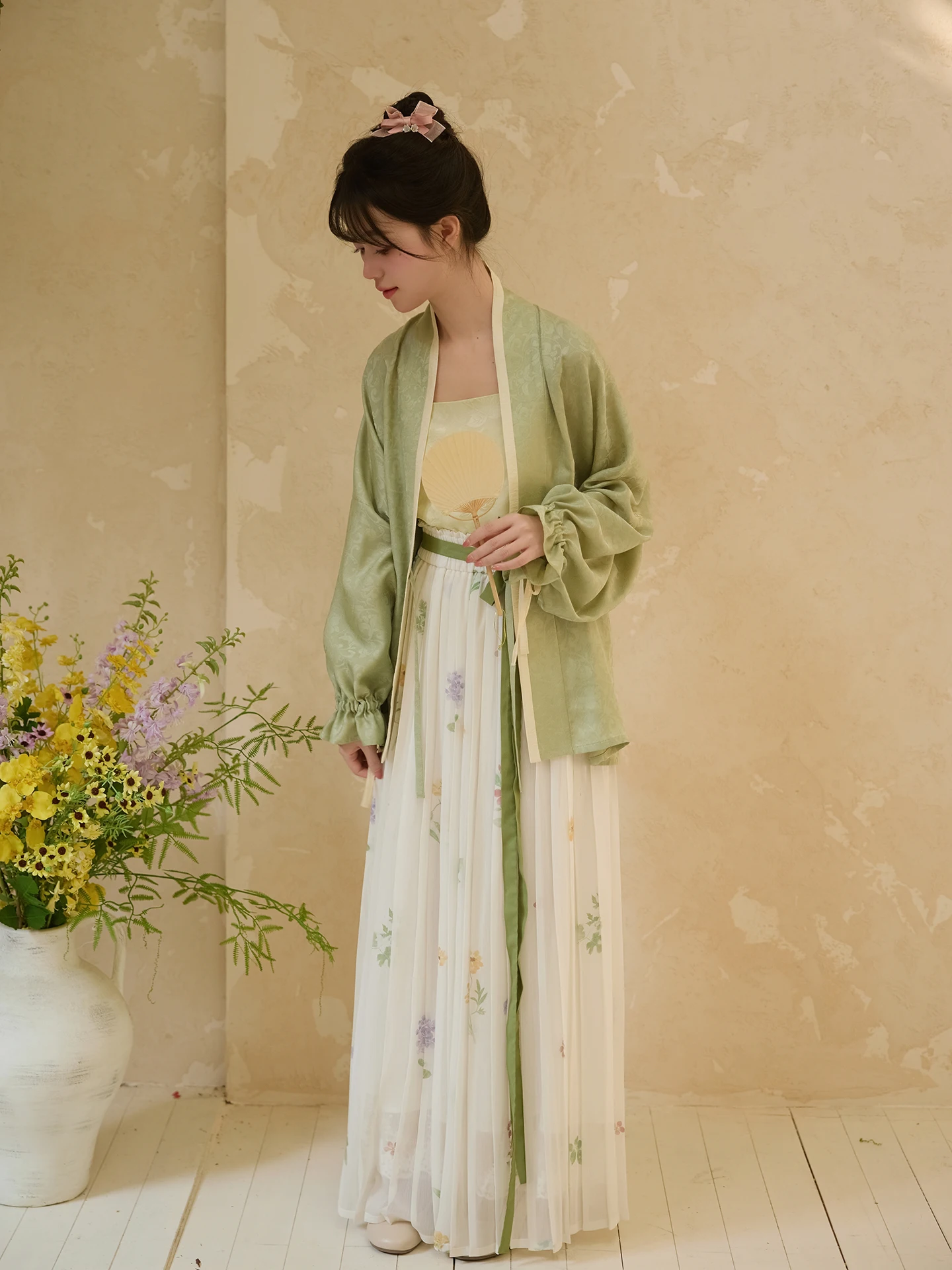 

Spring Agreement Hanfu Set Song Dynasty Style Floral Print Stand Collar Shirt with Bloom Sleeves And Skirt for Women