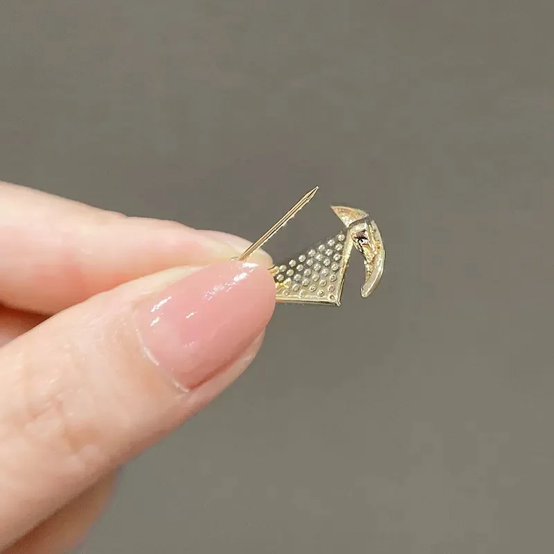 Estilo japonês personalizado veleiro broche estilo broche bonito das mulheres dos homens design sentido colar terno decoração broche cosplay presentes