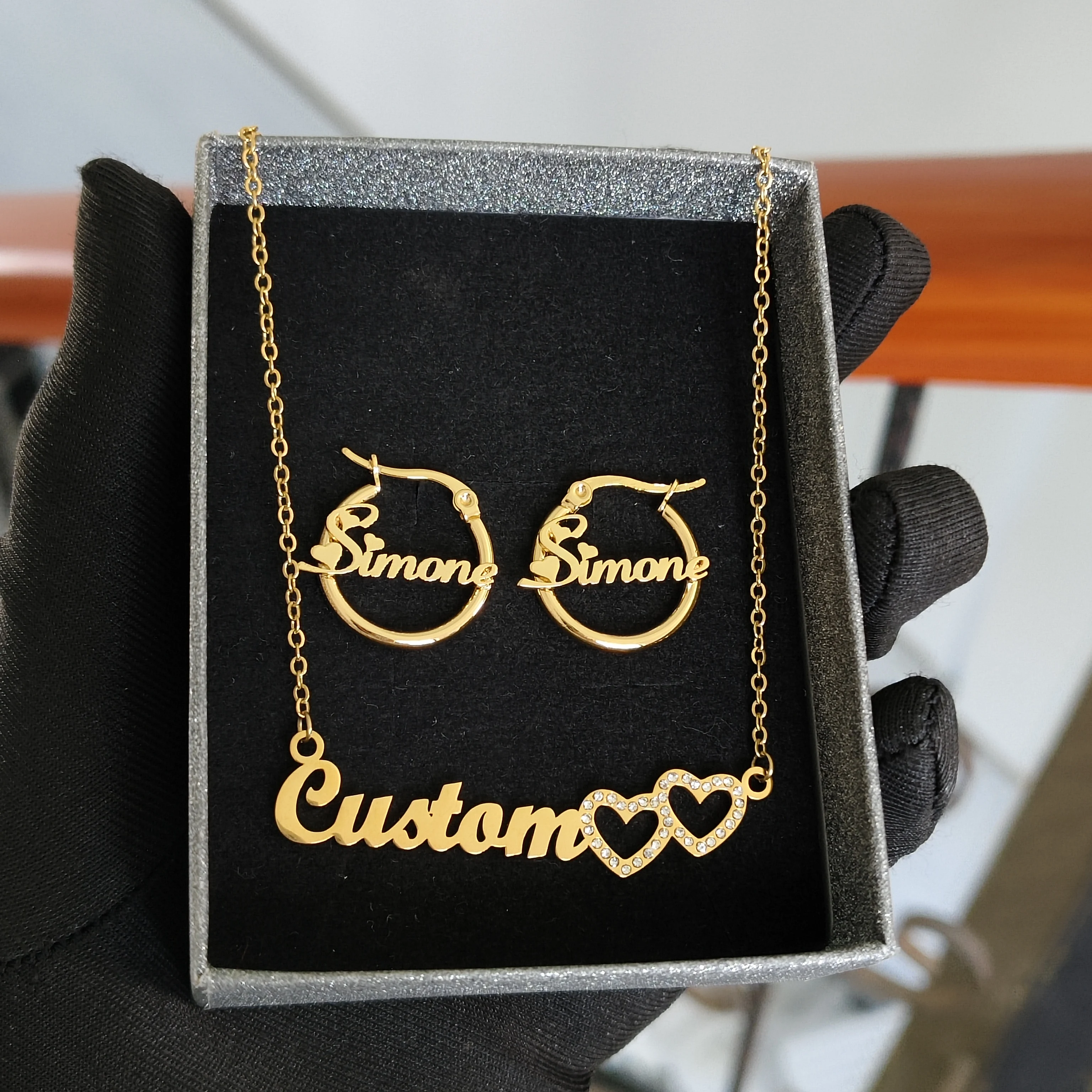 

DHQH индивидуальный именной набор персонализированное ожерелье с буквами «Любовь» и бриллиантами 18 мм комплект серег подарок на день Святого Валентина Прямые продажи с фабрики