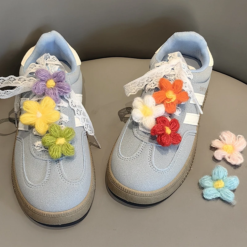 

Colorful Plush Flower Shoelaces Charms for Sneakers Advanced furry Girl Shoe Decorations Charm DIY Detachable Shoes Accessories