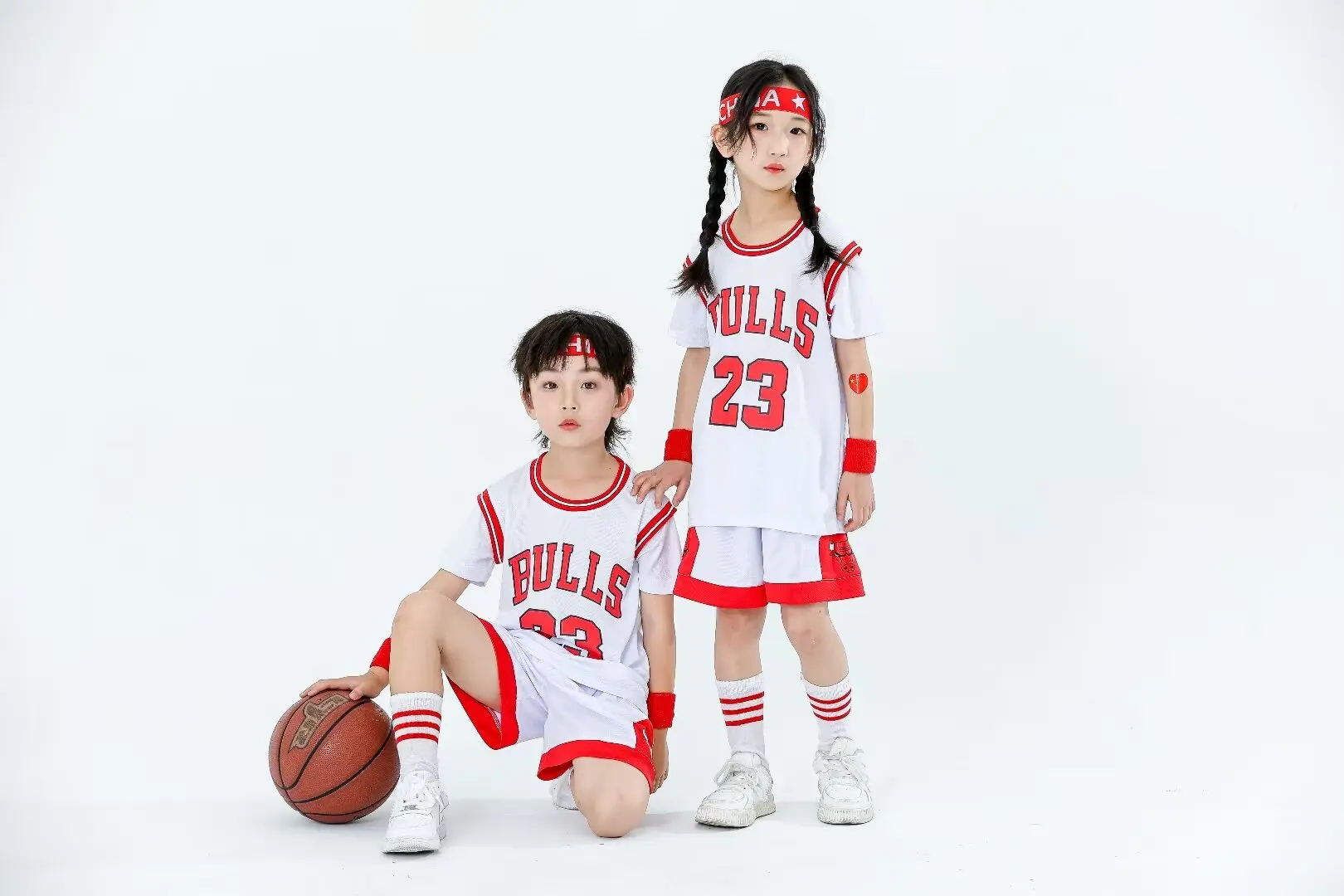 NEW 23/24 boys and girls Basketball Jerseys Fake two-piece children\'s uniform kit primary school training Bull short sleeve