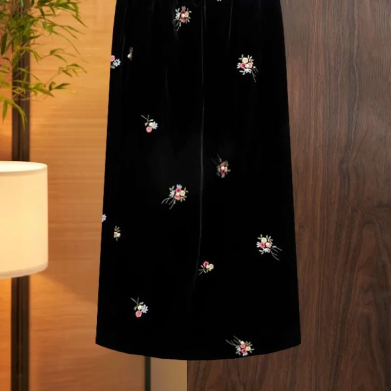 Retro Elegant Velvet Half Length Skirt for Women Autumn/Winter New Printed Medium Length Elastic Waist All Match A-line Skirt