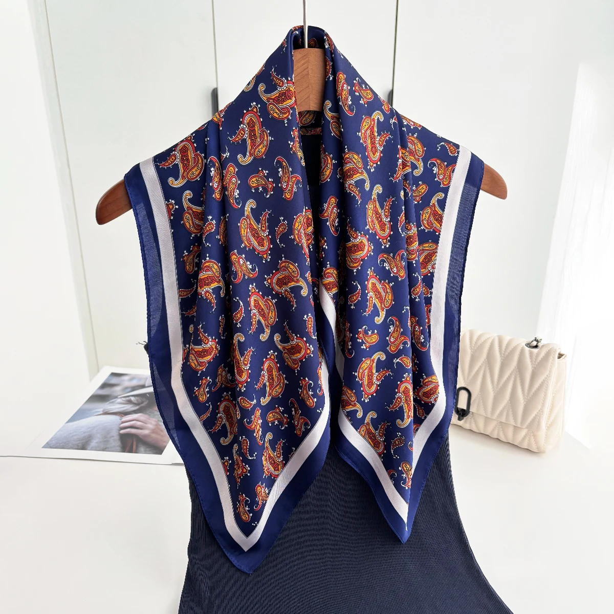 Luxuriöser Paisley-Druck Schal Damen Seidenimitat Halstücher Foulard Bandana Hijab Haarbänder Quadratische Schals Wickeltücher – Detail 15