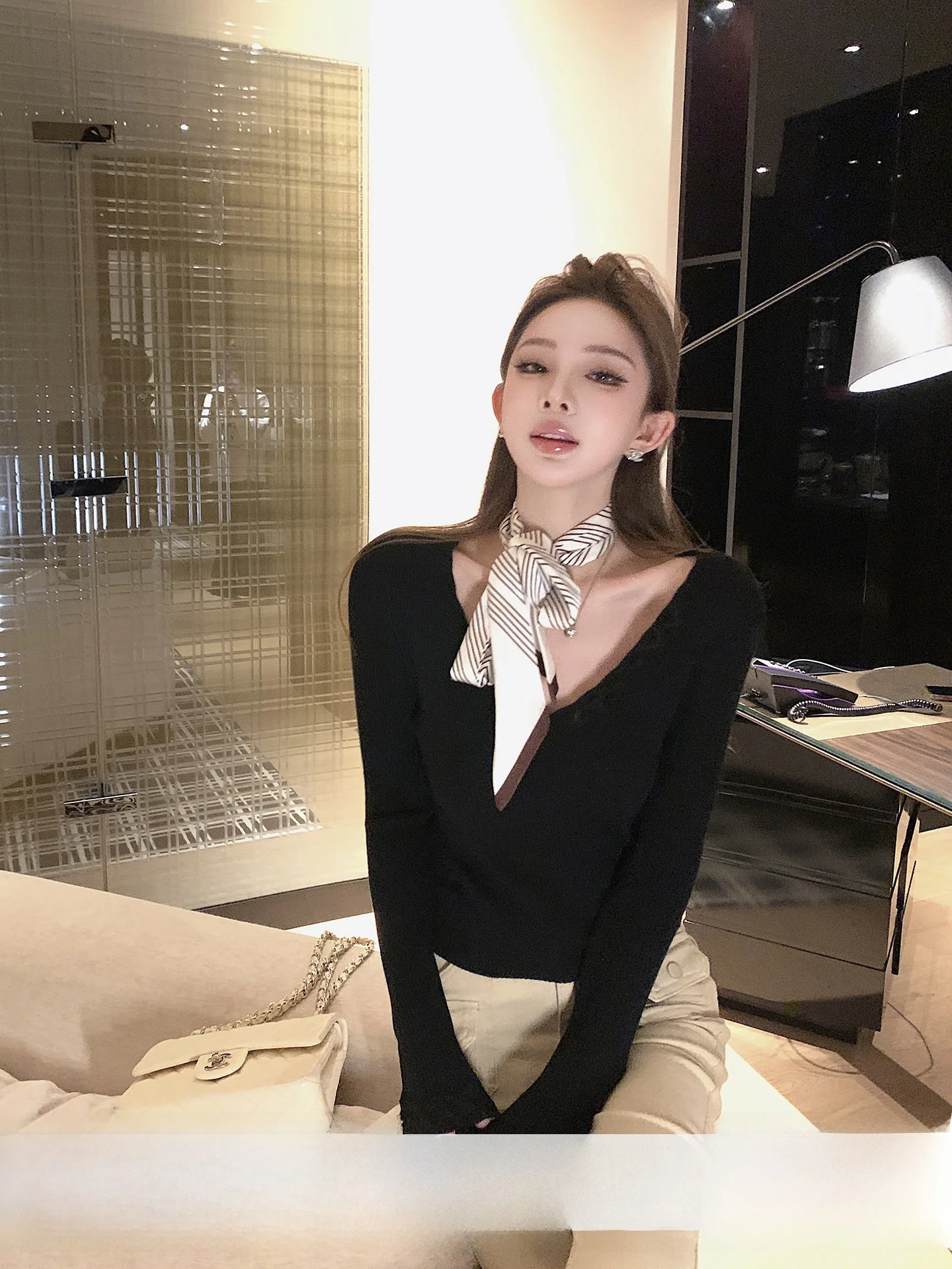 

Женский облегающий трикотажный топ Ele Bla с V-образным вырезом и длинными рукавами, модный, весенняя новинка от Qiu Rouyao