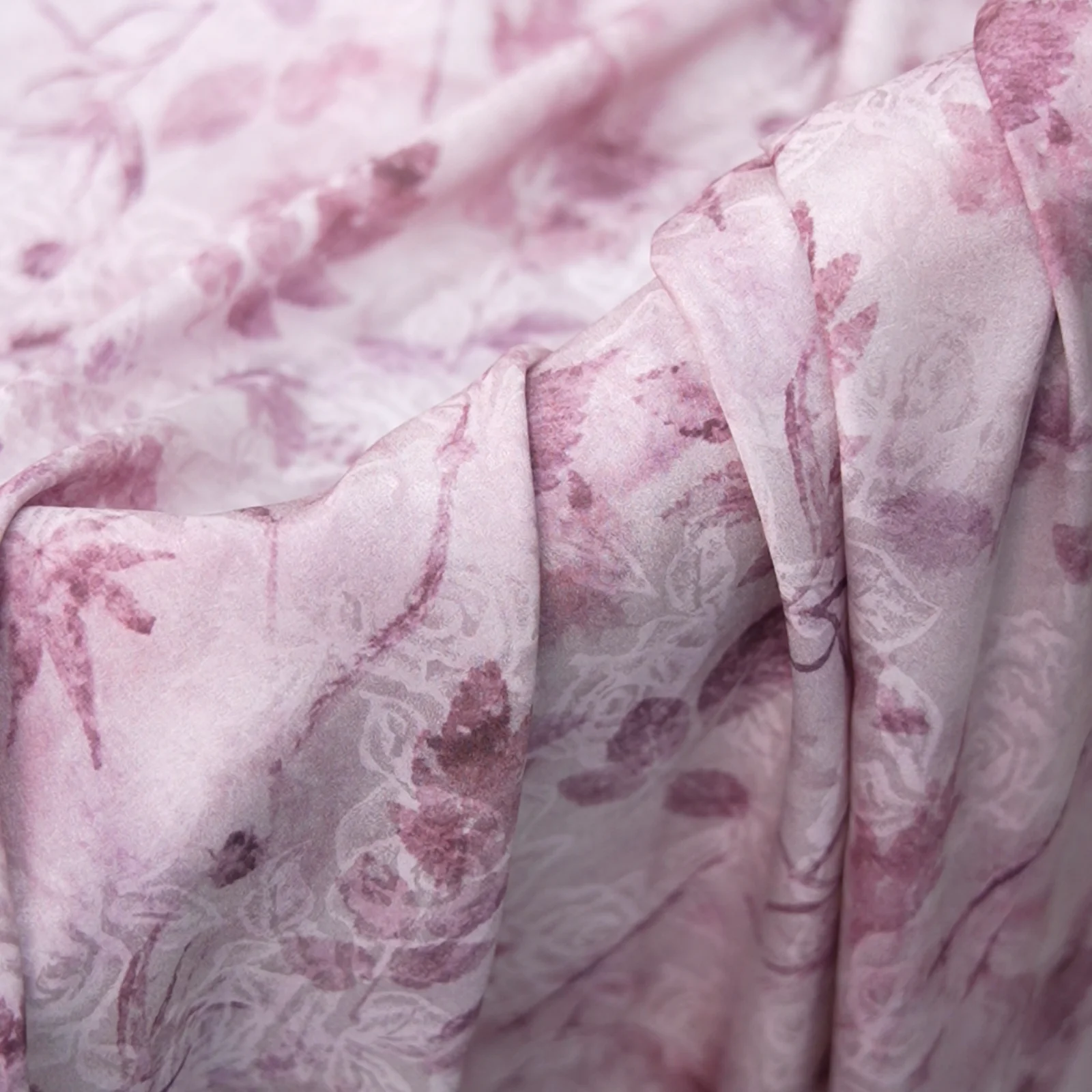 

Ограниченная серия: Шелковая жаккардовая ткань Jianhong Crepe, 20 момме, ширина 114 см, 100% натуральный шелк