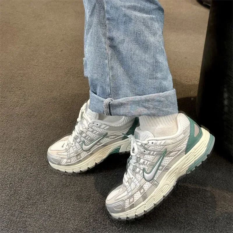 حذاء الجري Nike P-6000 Fashion Retro حذاء رياضي ناعم يمكن ارتداؤه للرجال والنساء باللون الرمادي والأخضر