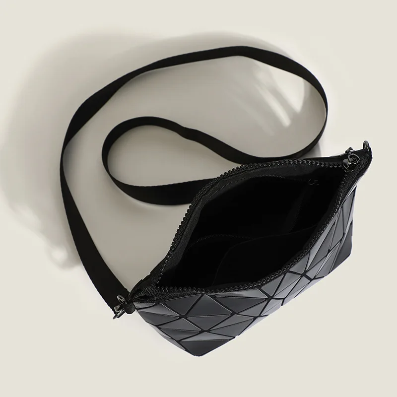 2024 Summer New Niche Design Geometric Luminous Small Bag, Chain Single Shoulder Crossbody Dumpling Bag, Mini Bag Hand Bags