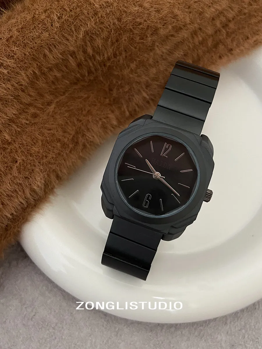 New stylish and elegant women's watch with a luxurious design and stainless steel strap – a perfect gift for your girlfriend.