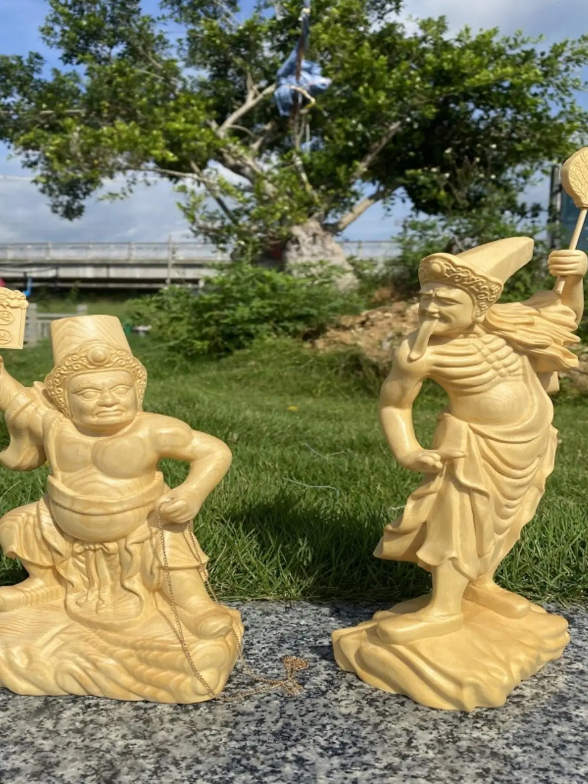 Wooden Heibai Wuchang Guardian Statues - Perfect for Household and Temple Shrine Decor