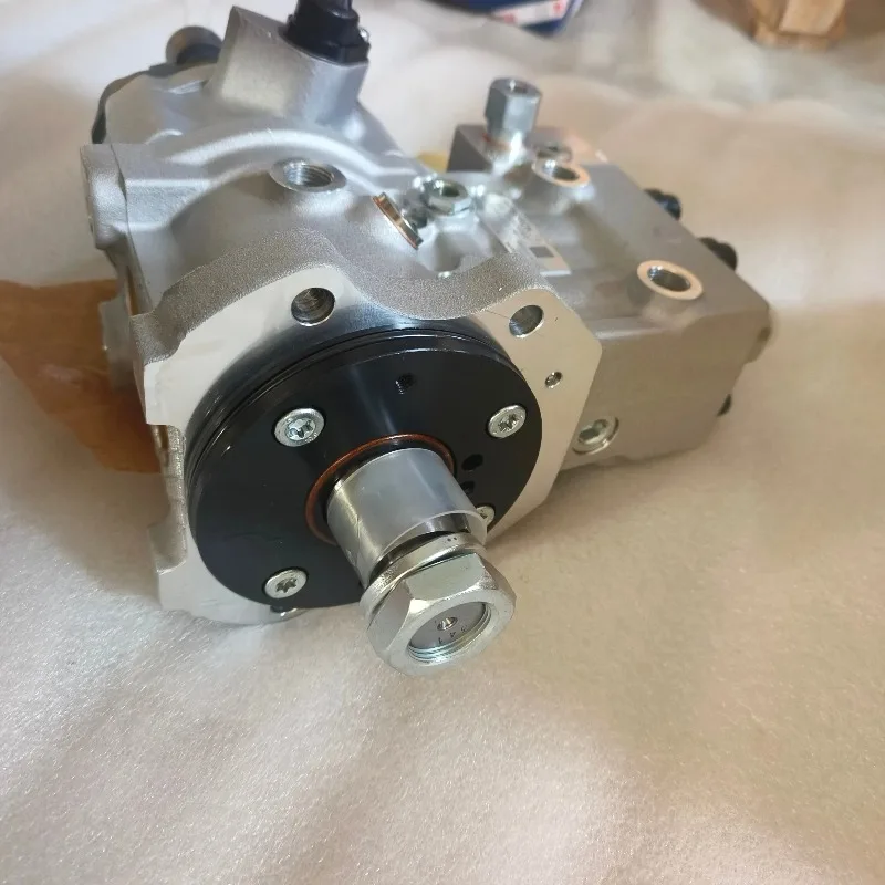 Suitable for Howo A7 D12 fuel injection pump VG1034080001