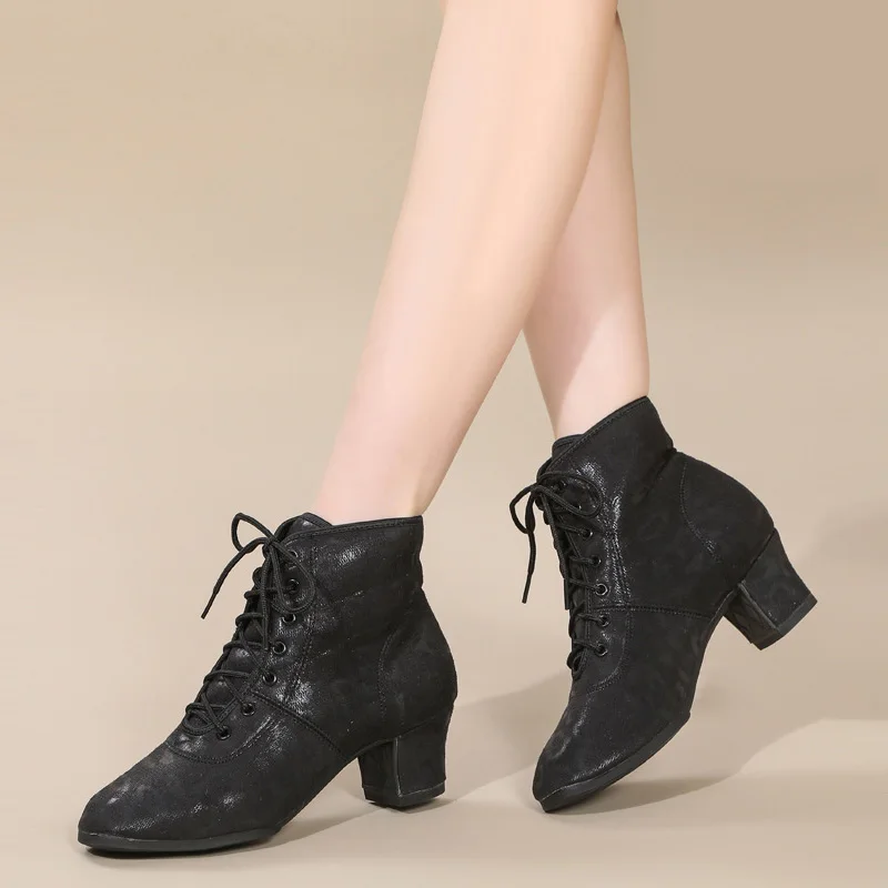 Soft soled square dance shoes 2025 autumn and winter new outdoor mid-heel lace-up fashion jazz help modern Dance women's Boots