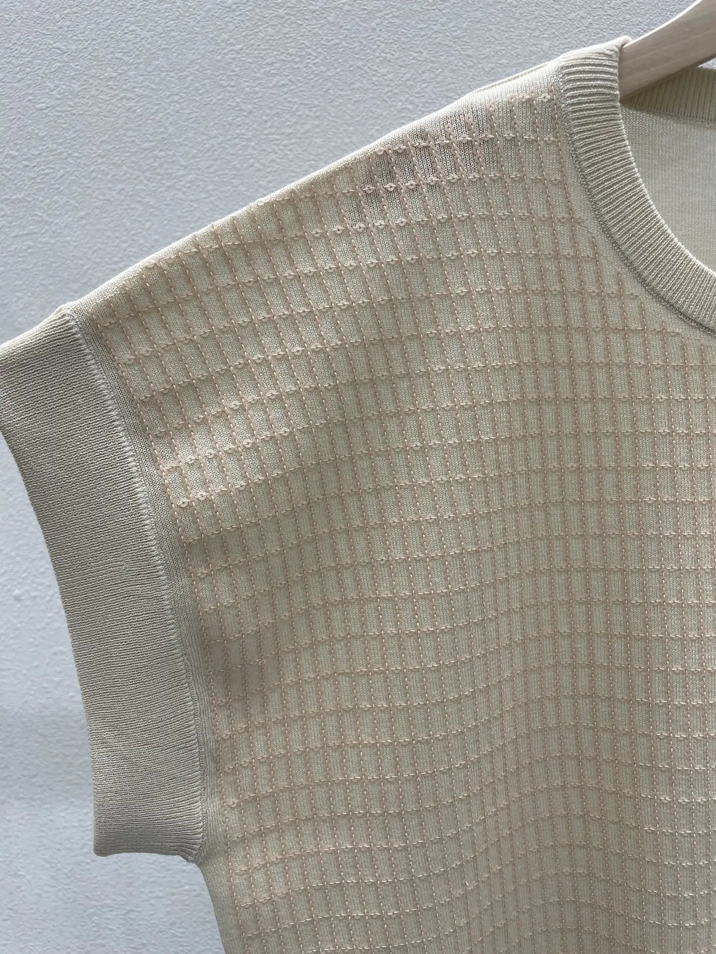 2026 Spring/Summer New Arrival: Women's Linen-Blend Knit Top — Crew Neck, Sequin Accents, Short Sleeve, Loose Fit