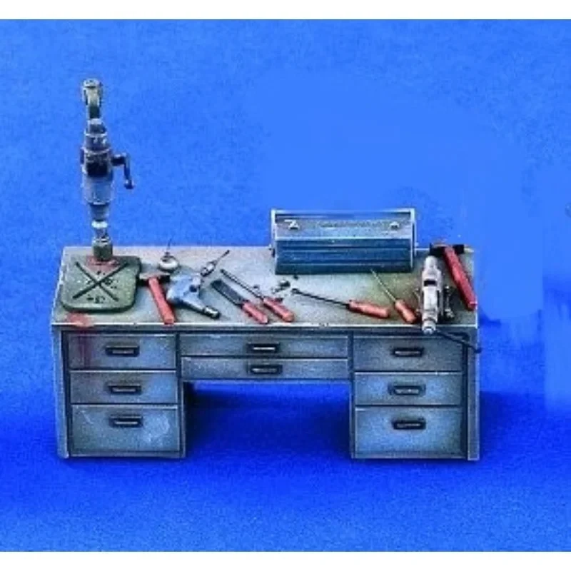 High precision1:35 Resin Model Repair Workbench Scene Model Requires Assembly of Parts Pile Up