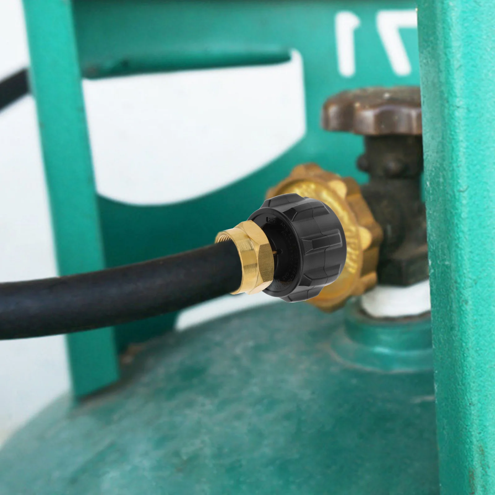 

Propane Tank Adapter Durable Metal 1lb Cylinder Tank Coupler Propane Refill Adapter Camping Cooking Heating