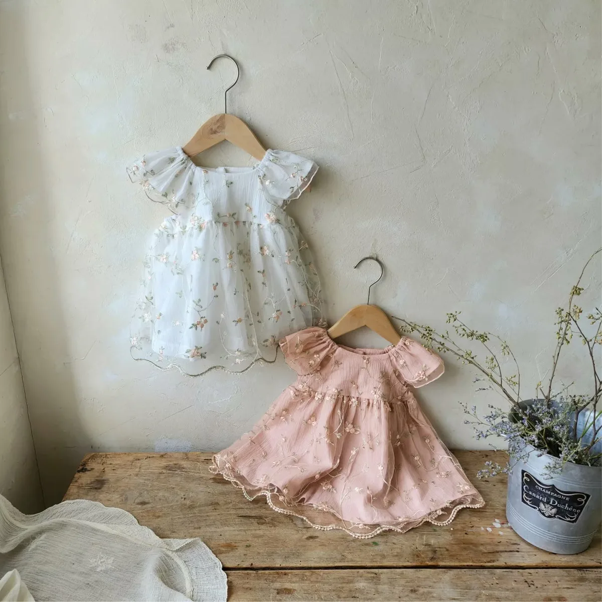 

Новинка лета 2025 года, платье принцессы с короткими рукавами для маленьких девочек, милое сетчатое платье с цветочной вышивкой для девочек, модная детская одежда