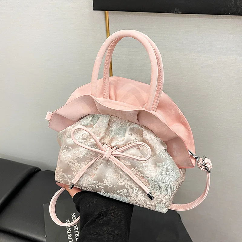 

2025 Вирусная новая сумка в китайском стиле, нишевая летняя сумка через плечо, модная мятая сумка с верхней ручкой для женщин, универсальная, модная