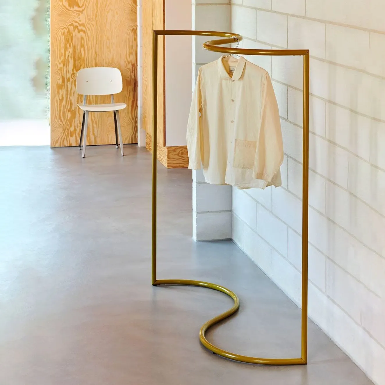 Color coat rack Creative CS special-shaped drying rack Clothing store display rack