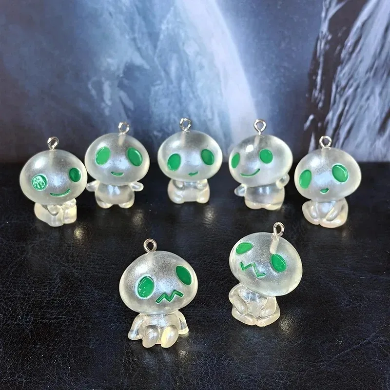 7Pcs Glow In The Dark Alien Resin Charms, Noctilucent Cartoon Alien Pendants for Necklace Keychain DIY, Party Gift Accessories