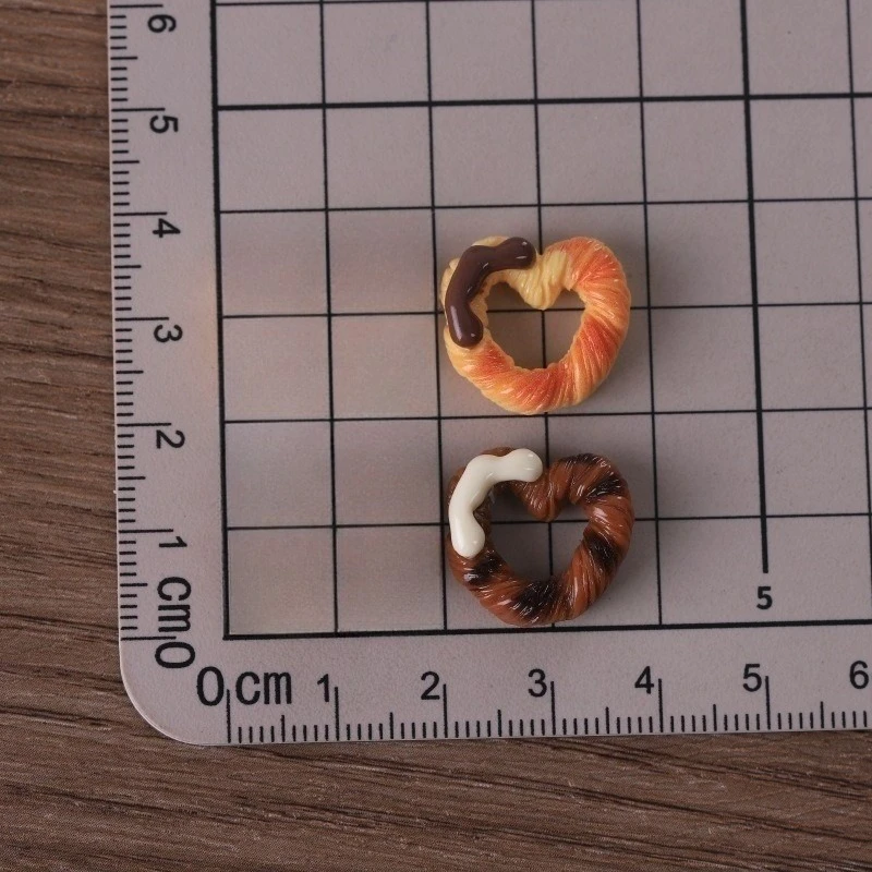 5pcs Dollhouse Donut Heart Shaped Mini Cream Donut Bread Model DIY Resin Food Toy Pendant Handmade Doll Accessories Decoration