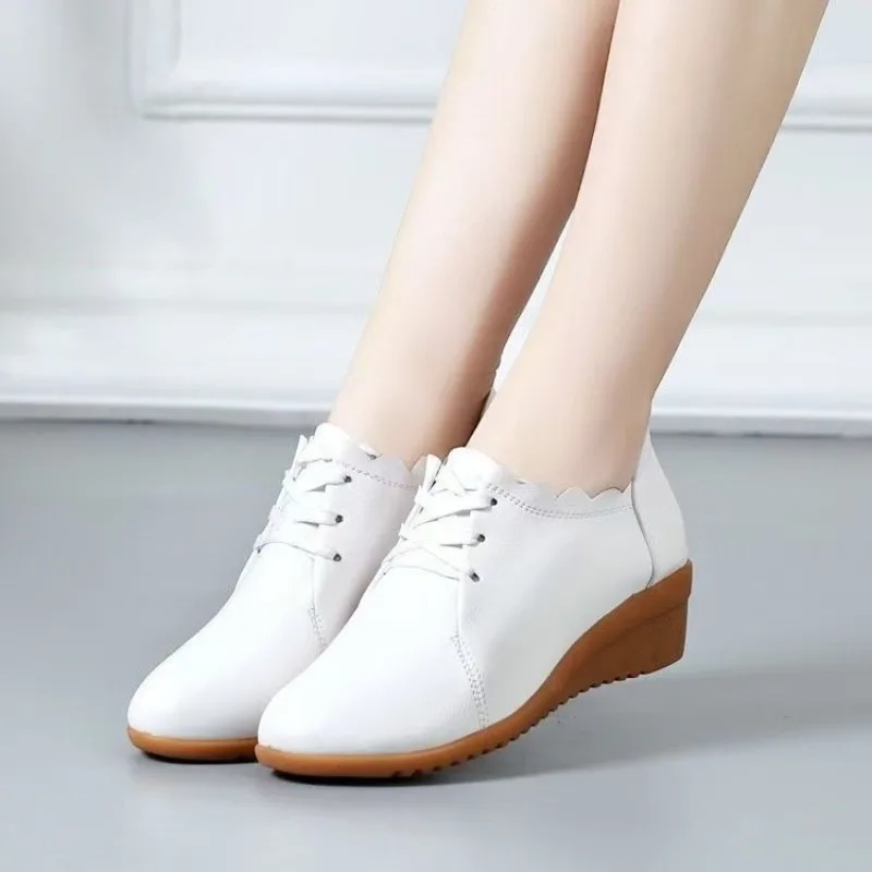Women's Sneakers Round Toe Low Wedge Heel Lace-Up Closure Scalloped Collar Smooth Upper Stable Structure Casual Walking Shoes