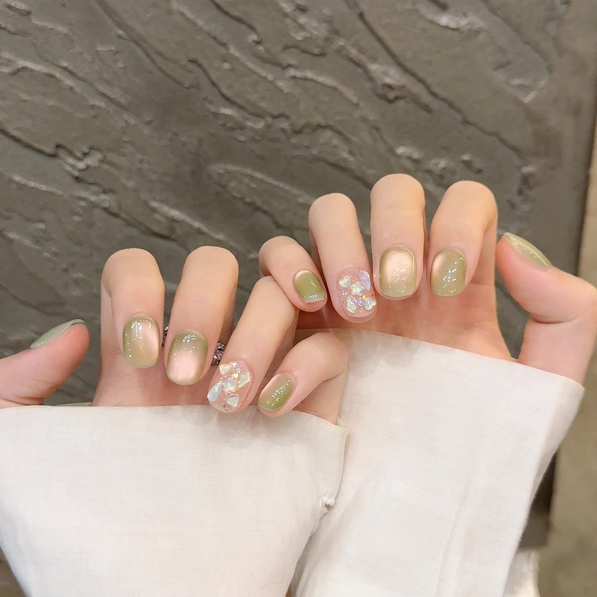 

10Pcs Shiny Green Cat Eye Design Handmade Press on Nails Full Cover Rhinestone Decor Short Artificial Wearable Manicures