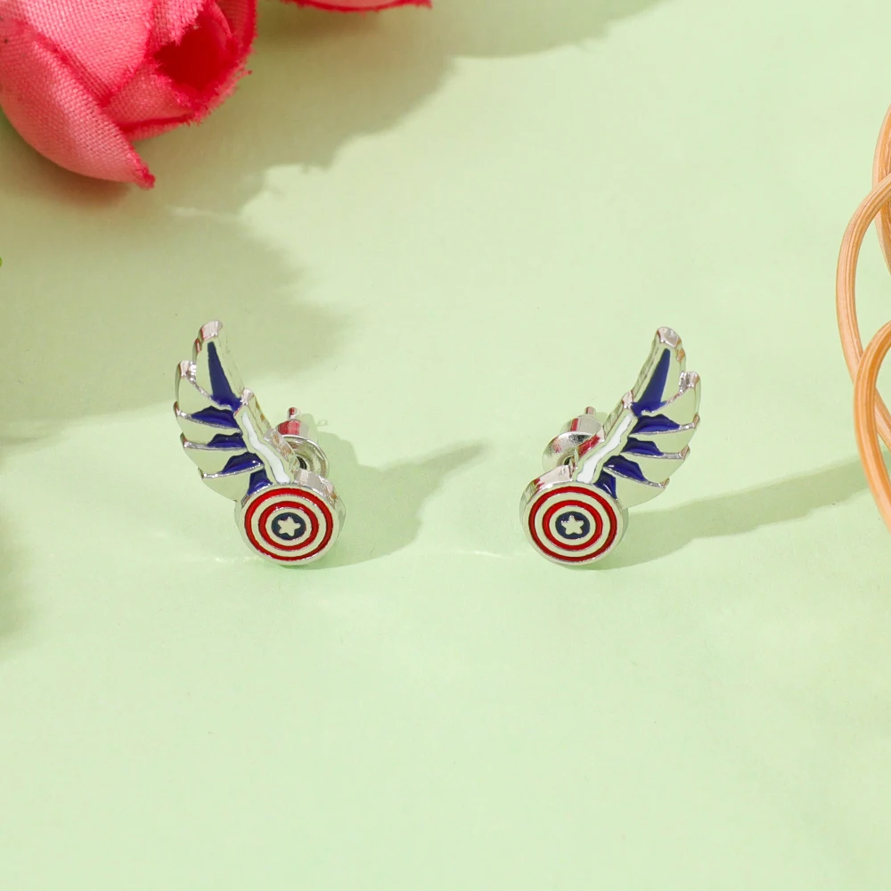 Captain America Shield Wing Design Ohrstecker aus Metall und Emaille, trendige, coole Superhelden-Ohrringe, Schmuck, Accessoires, Geschenke – Detail 3