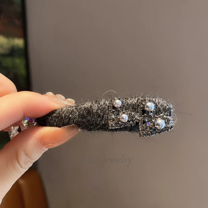 

Korean Style High-End Deep Gray Heart Knitted Hair ClipBBSide Bang Clip Elegant Side Bang Clip Back of Head Hair Clip