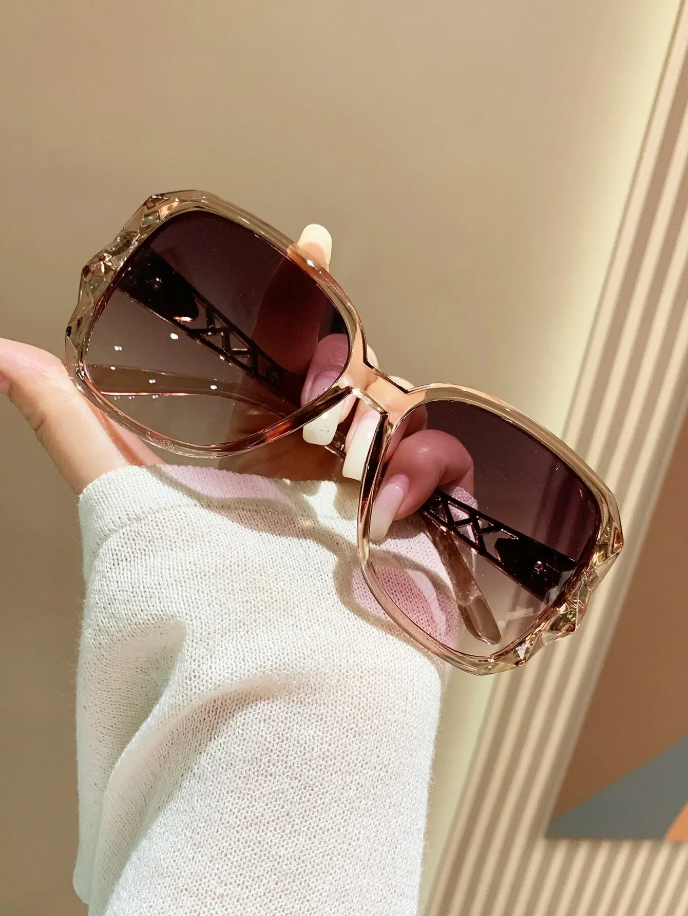 

1 Pair Unisex Round Shaped Fashion Glasses, Fashionable Accessory For Activities, Traveling, Summer, Sports, Driving, Festivals, Beach, EDM Festivals, Casual Outings, Vacations, Family Trips, Elegant Looks, Street Style, Sports, Parties, Fishing, Holidays