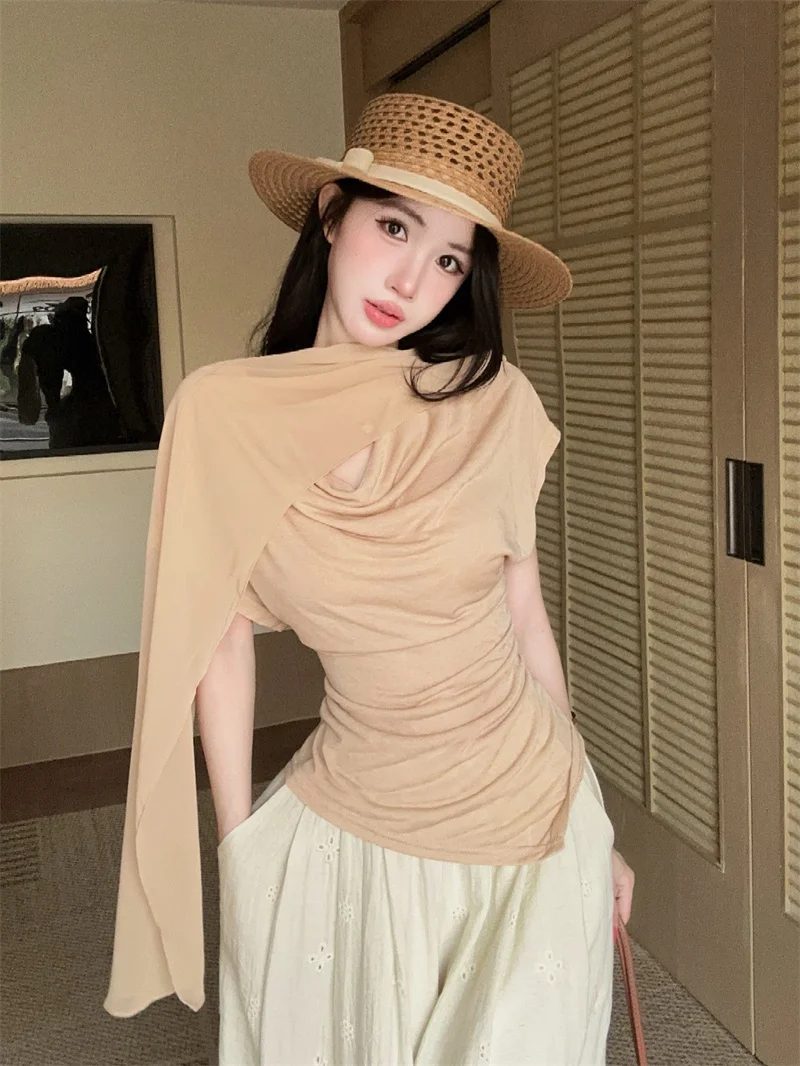Camiseta de manga corta con hombro descubierto y diseño irregular de dos piezas para mujer, estilo veraniego, con lazo lateral y cuello halter, ideal para un look atrevido y atractivo.