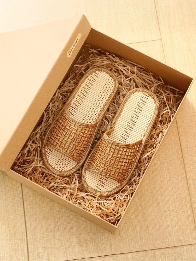 NOVEDAD DE VERANO 2025, zapatillas con estera de culo de ratán tejido de bambú Sle, sandalias frescas de suelo de madera para interiores Bot suaves para hombres y mujeres