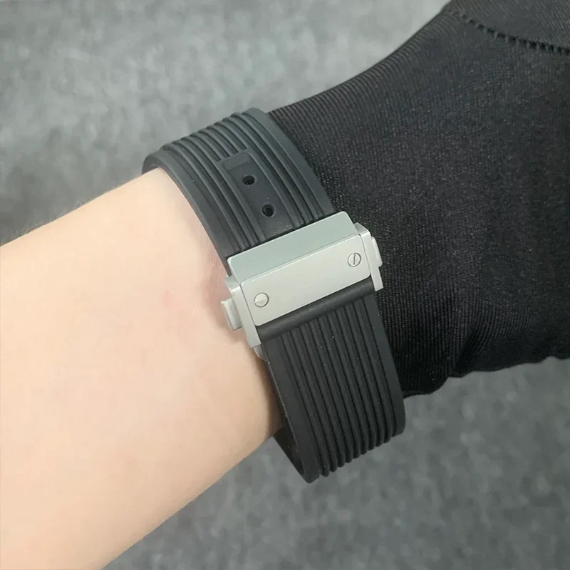 Cinturino sportivo da uomo in gomma per Apple Watch Ultra 2 Band 49mm 45mm 44 42mm cinturino in Silicone per iWatch Series 9 8 7 se 6 5 4 Correa