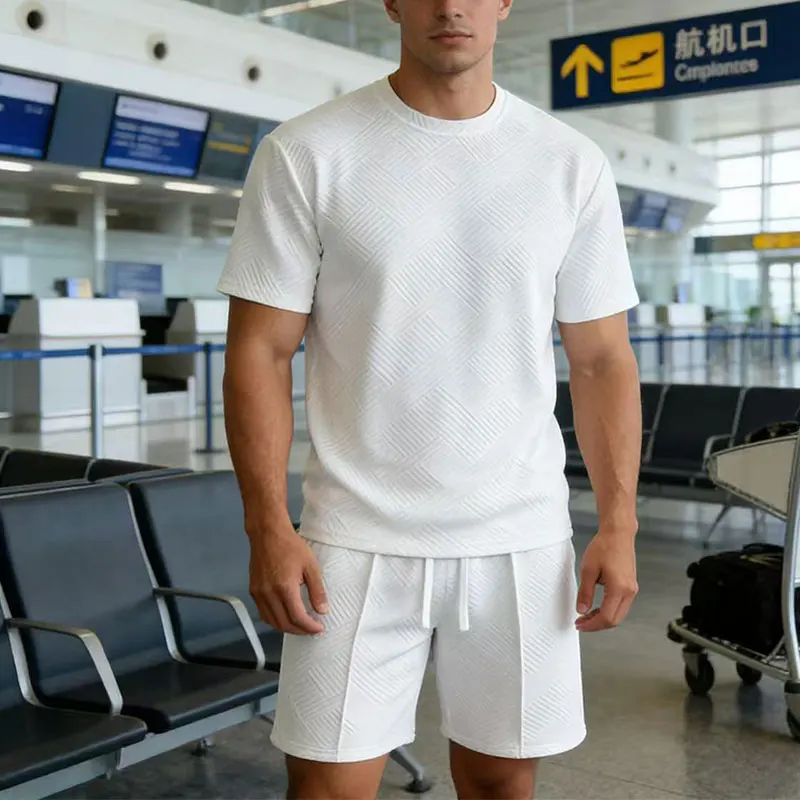 

Мужской летний спортивный костюм из двух предметов: быстросохнущая дышащая футболка с коротким рукавом и шорты для занятий спортом, бега и фитнеса