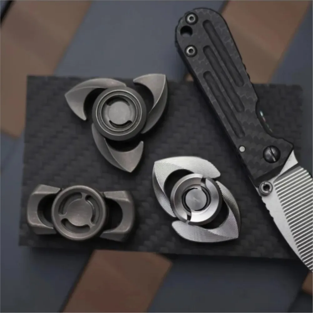 ニュービー EDC リトルドルフィン フィジェットスピナー ツーブレード フィジェットスピナー オリジナルデザイン 持ち心地 フィジェットスピナー