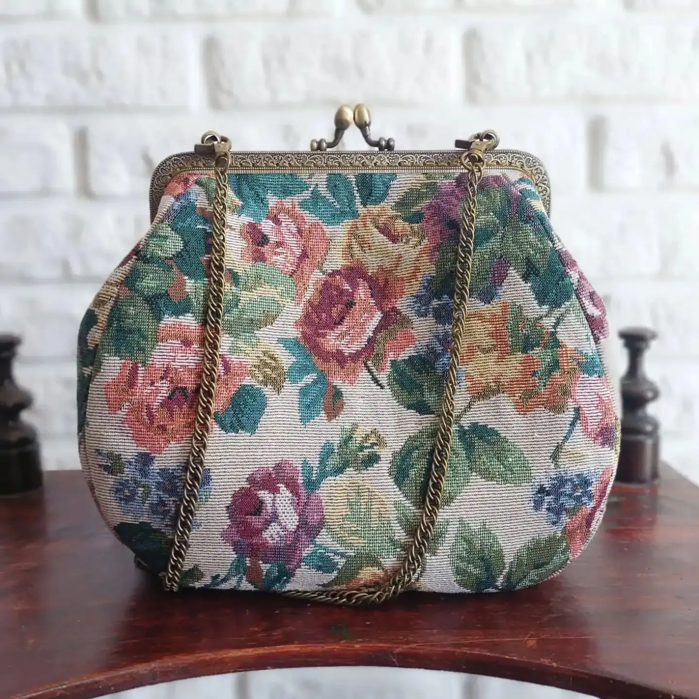 

Lost in Vinatgeul 28x12x23cm Vintage Tapestry Jacquard Rose Embroidered Antique Bronze Material Evening Bag with Shell Tapestry