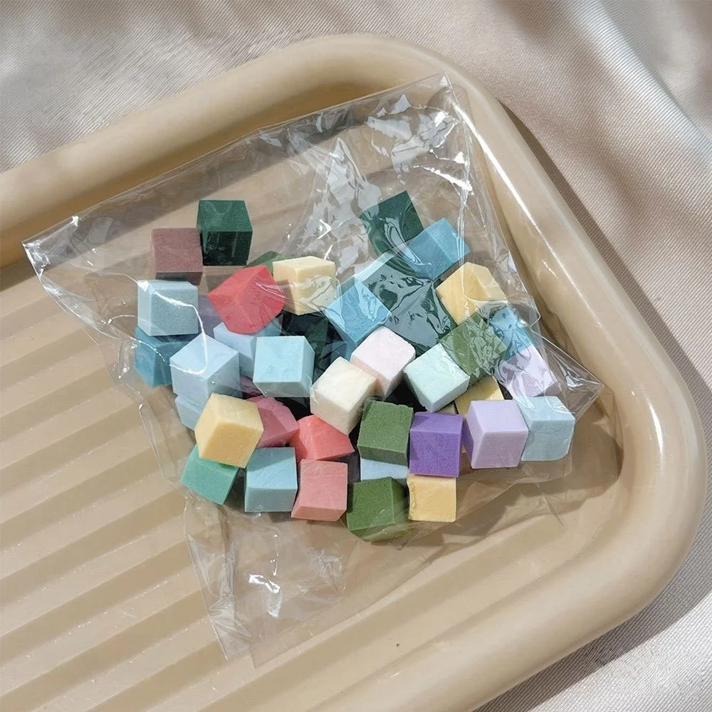 100pcs Nail Art Sponges Nail Polish Gradient Smudging Tool Dabbing Sponge DIY Nail Art At home Manicure Spones With Claw Clip