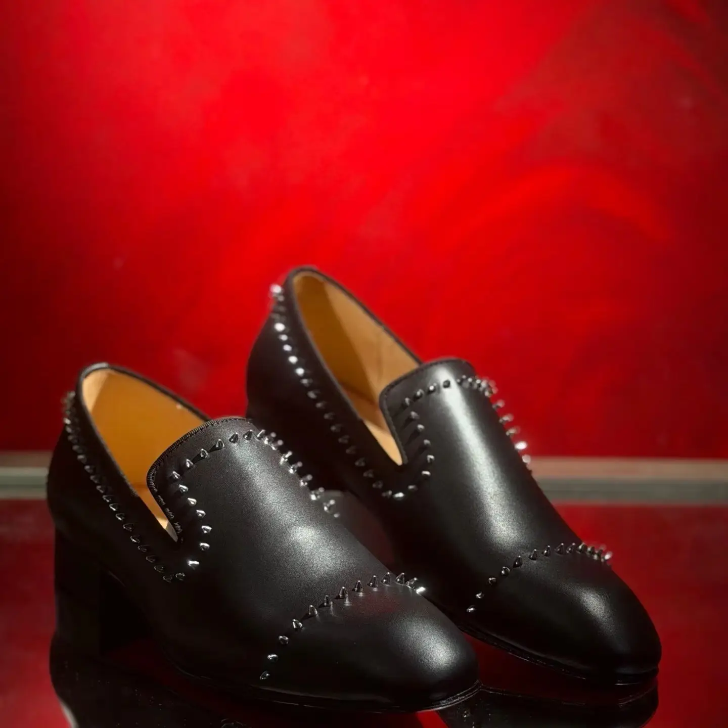 Luxury Oxford Shoes Circle Silver Punk Spikes Men's Black Leather Shoes Formal Slip On Dress Shoes Red Bottom Wedding Footwear