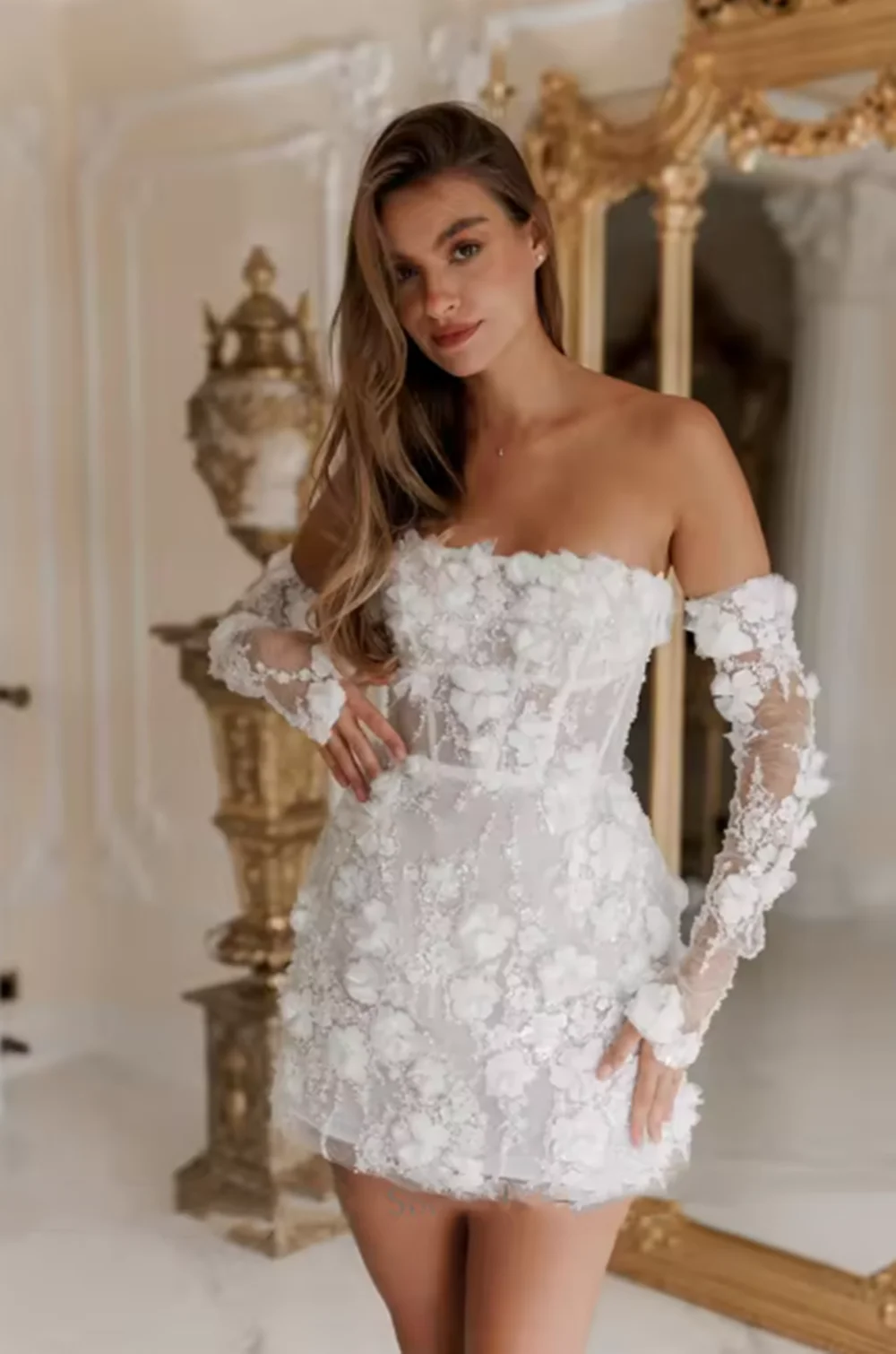 Abito da sposa corto personalizzato staccabile a maniche lunghe Mini elegante abito da sposa con perline delicate in pizzo ricamato con fiori 3D