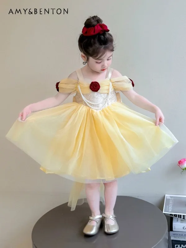 robe-de-fete-elegante-en-tulle-jaune-pour-enfants-design-epaules-denudees-avec-accents-floraux-costume-de-princesse-d'ete-pour-filles