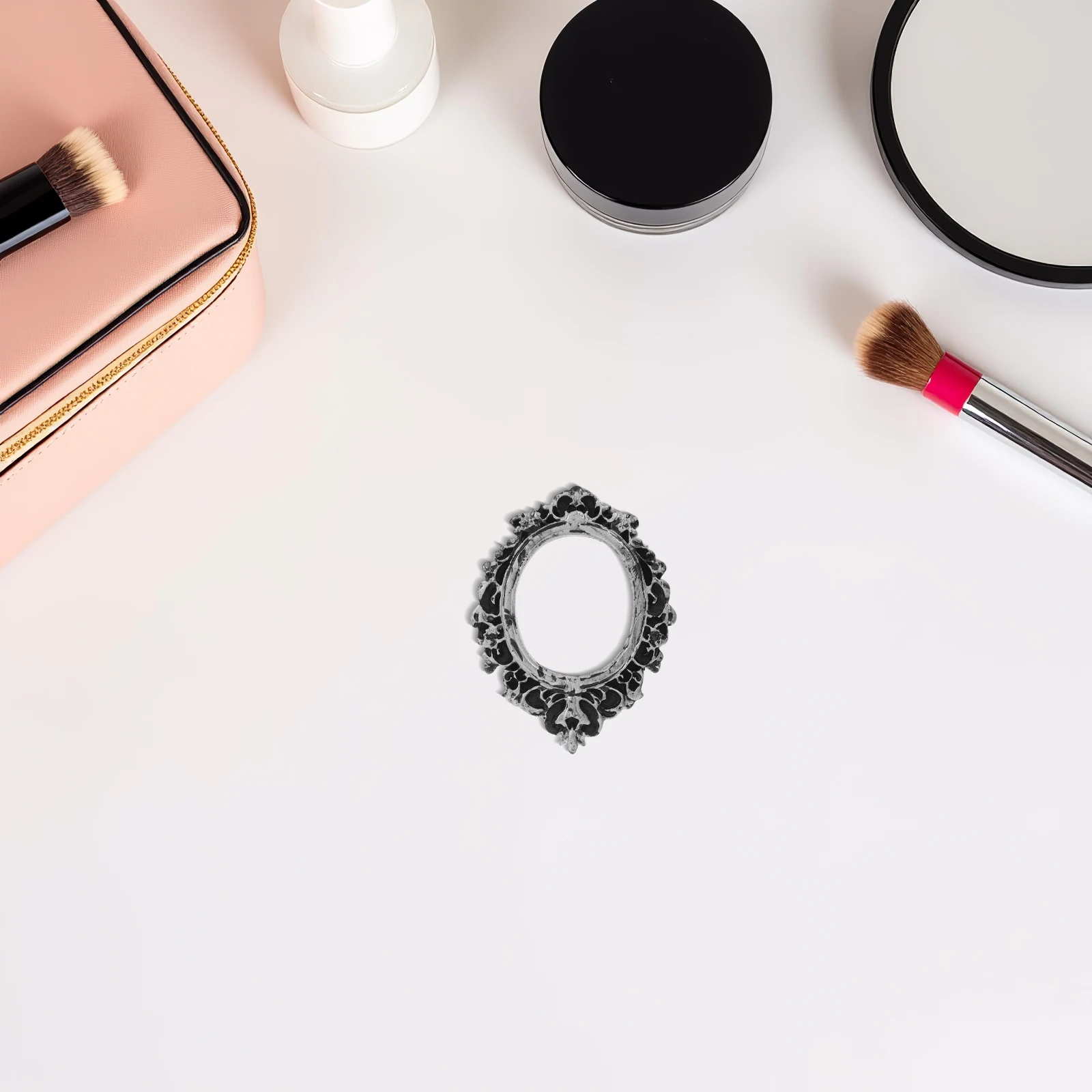 

4Pcs Retro Mini Picture Frame Vintage Resin Craft Small Photo Display Frame Decoration Picture Frames Photo Frames