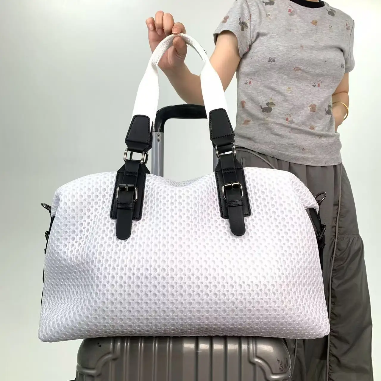 

Ladies' fashionable mesh stitched casual crossbody bag with large capacity, simple and lightweight nylon versatile shoulder bag