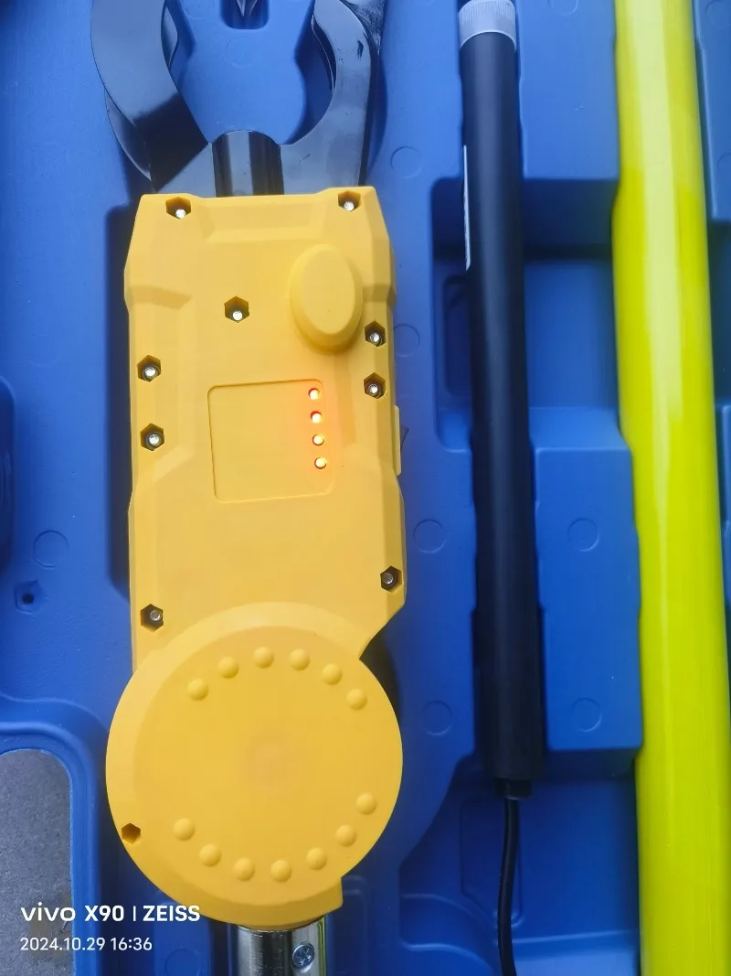 Strumento automatico per legare cavi con asta per legare cavi